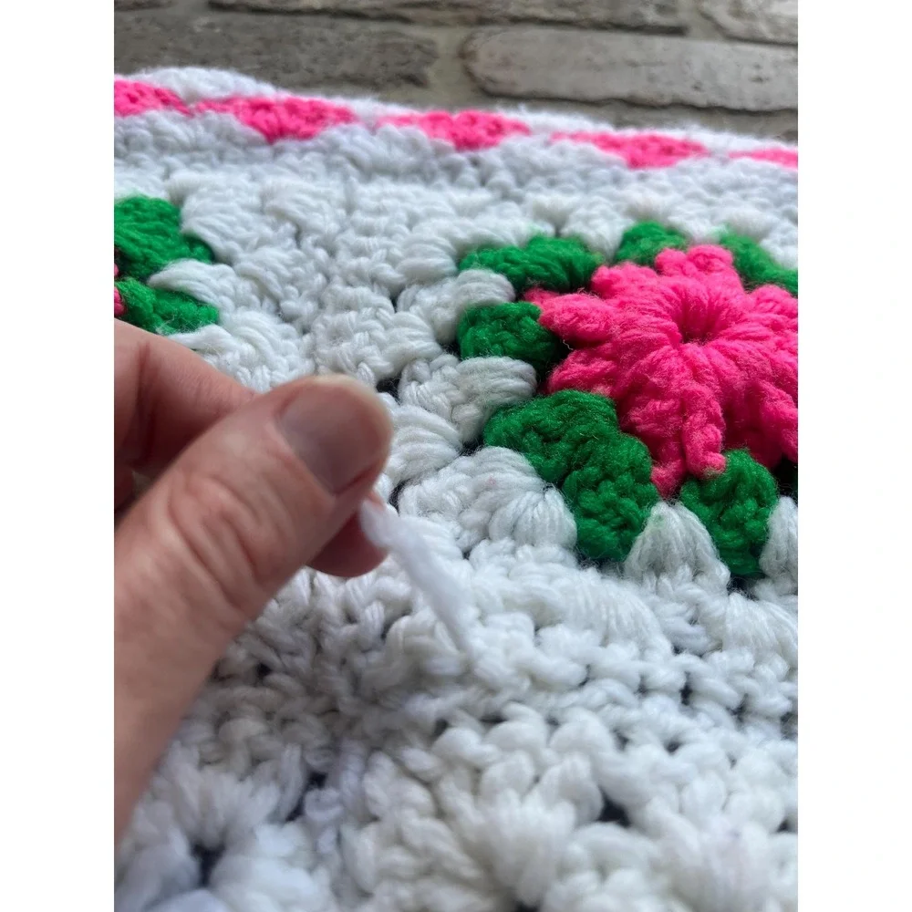 Vintage Crocheted 3D Hot Pink Rose Granny Square Throw 41x55